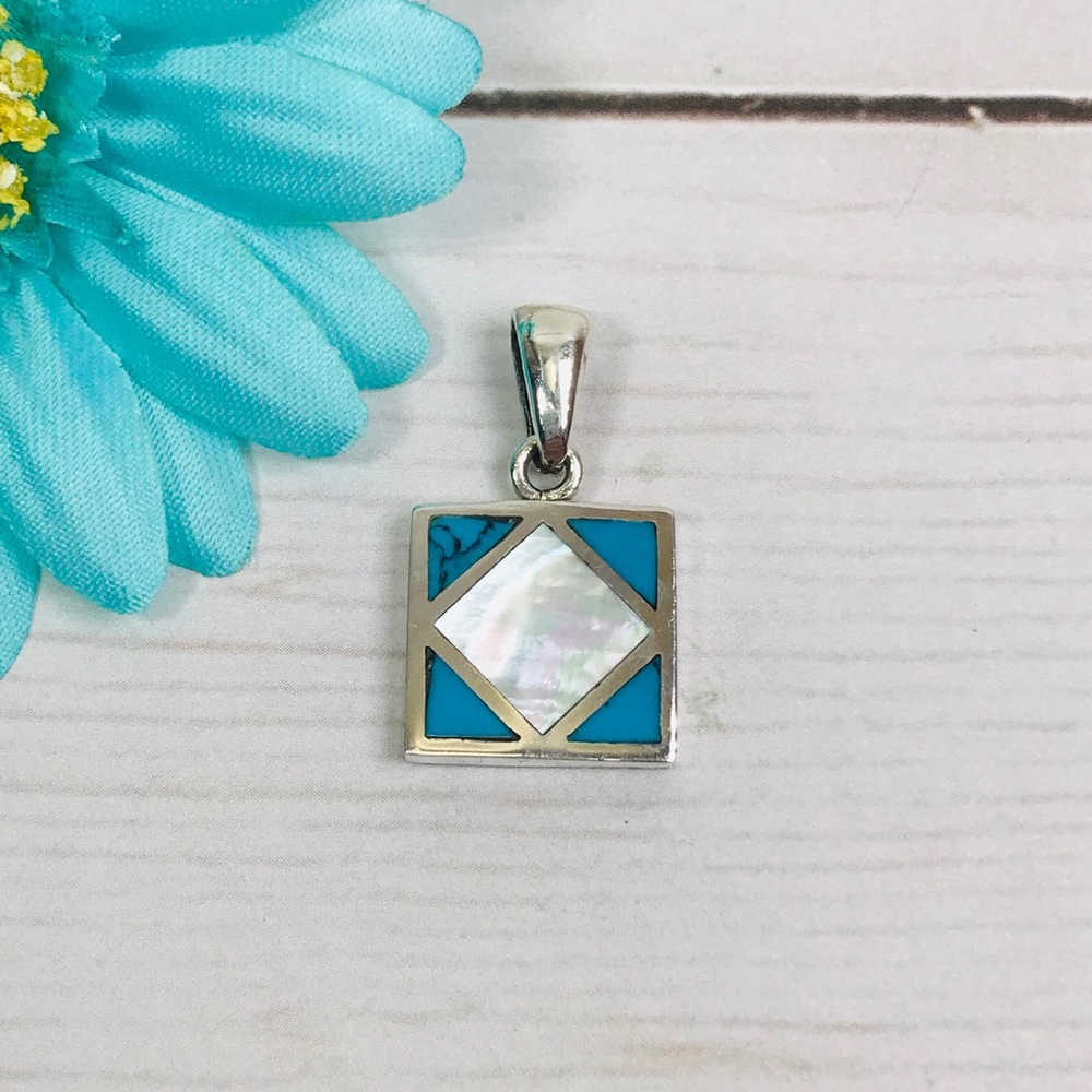 Sterling Silver Mother of Pearl & Blue Pendant - Picture 2 of 5